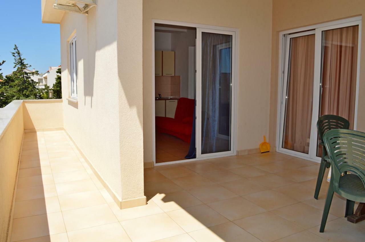 Apartmani Mačak II Novalja Bagian luar foto