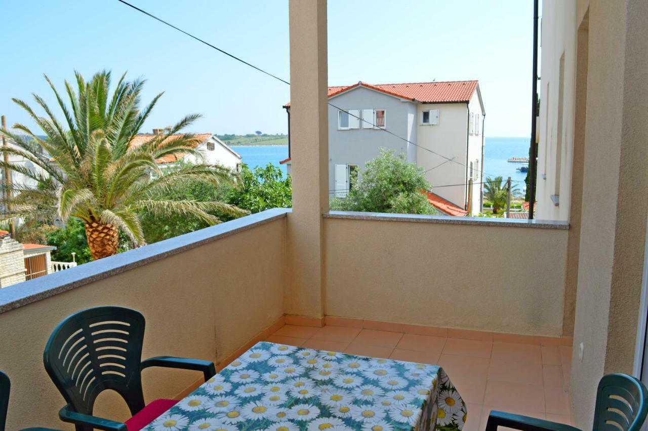 Apartmani Mačak II Novalja Bagian luar foto